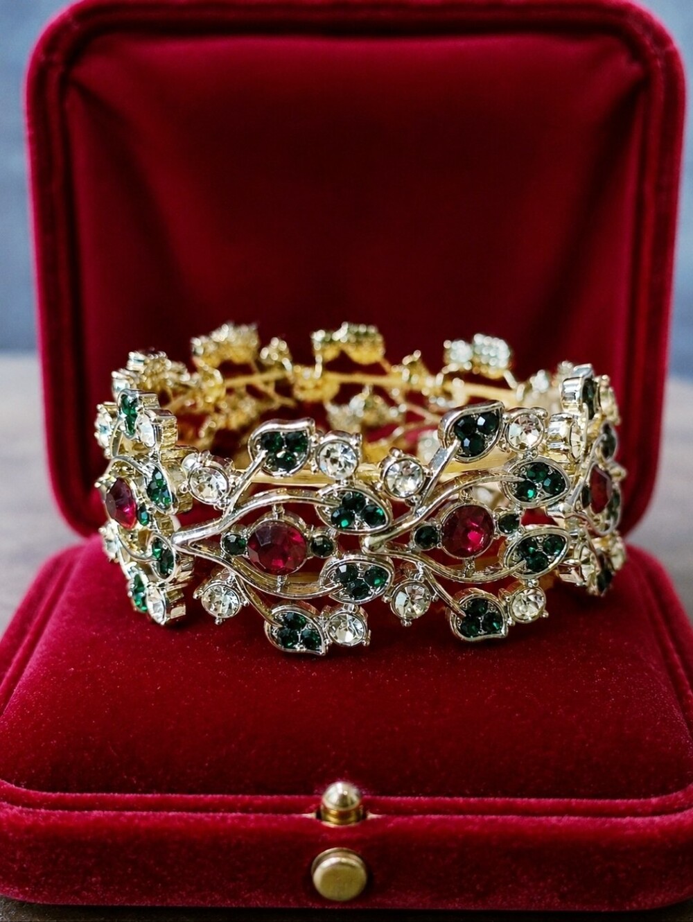 Red & Emerald Green Segmented Faceted Rhinestone Filagree Stretch Bracelet
